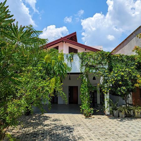 Livin Lush Luxury Retreat Hotel Anuradhapura Exterior foto