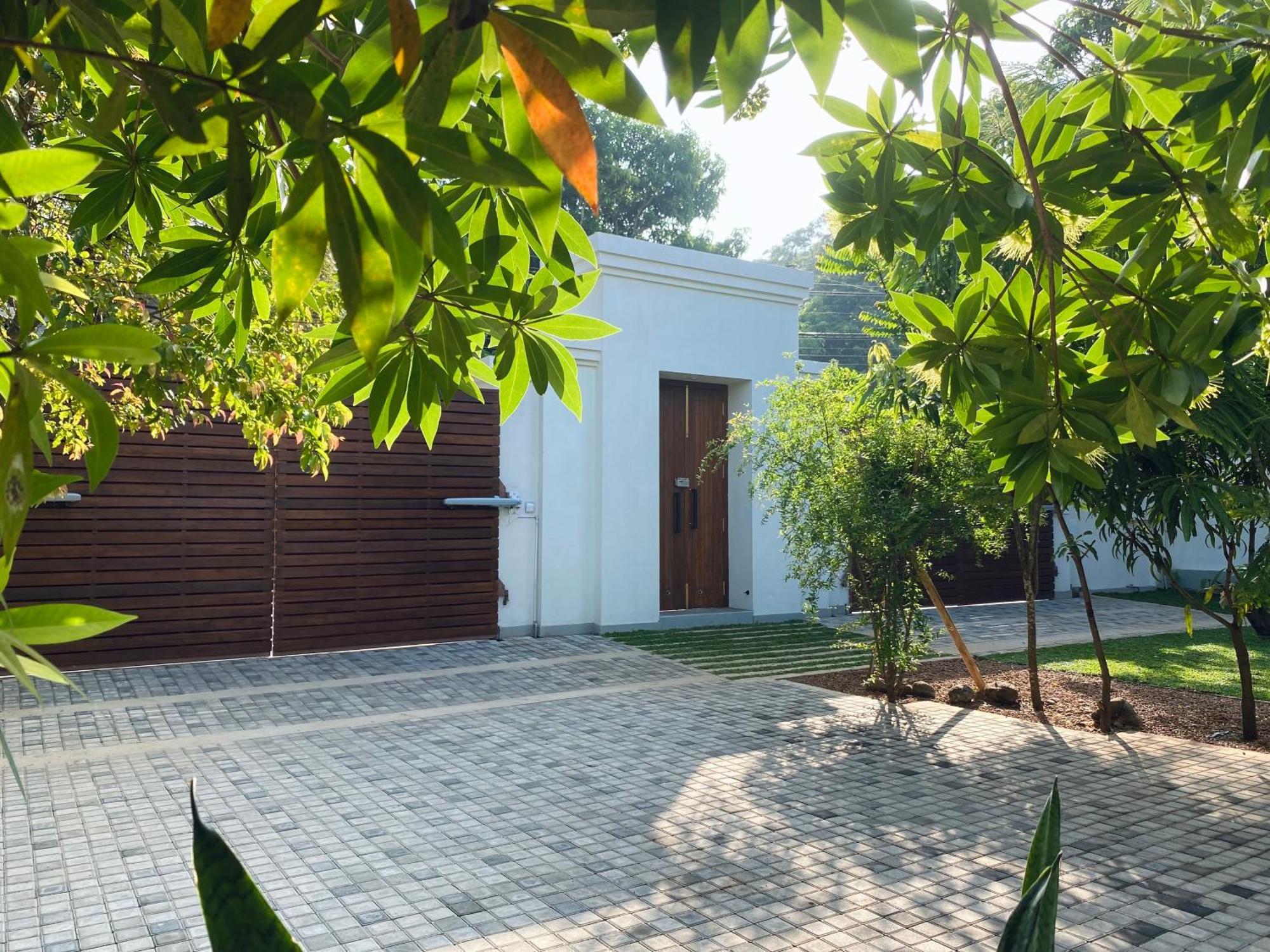 Livin Lush Luxury Retreat Hotel Anuradhapura Exterior foto