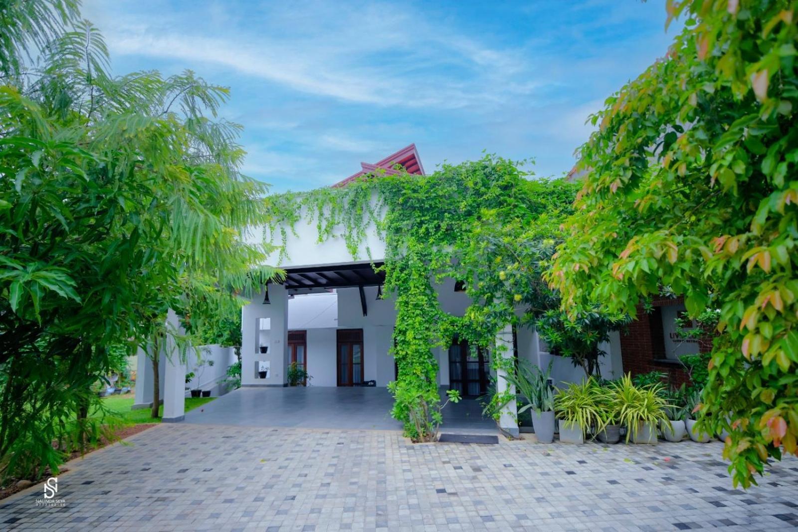 Livin Lush Luxury Retreat Hotel Anuradhapura Exterior foto
